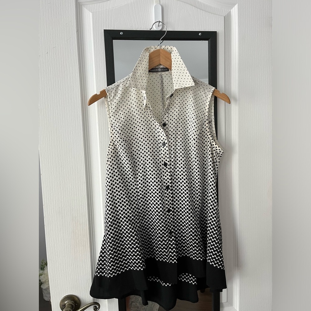 Signature collection sleeveless blouse